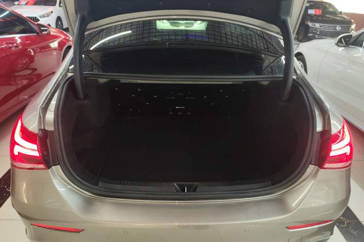 Used Mercedes-Benz A-Class 2022 Restyled A 200 L Sport Sedan Fashion Version
