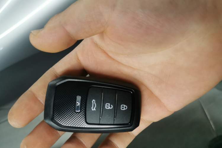 Used Toyota Avalon 2019 Dual-Engine 2.5L Luxury Edition China VI Standard
