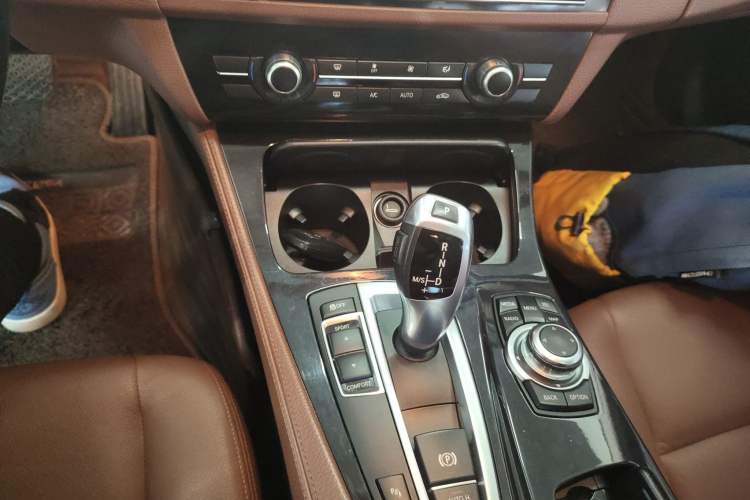 Used BMW 5 Series 2014 520Li Elegant Model
