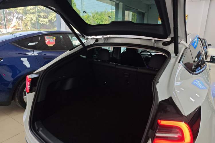 Used Tesla Model Y 2021 Long-Range All-Wheel-Drive Version