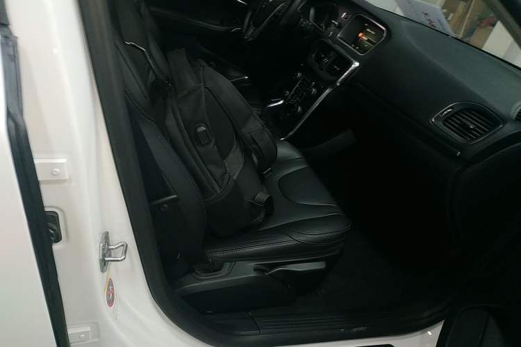 Used Volvo V40 2017 T3 Zhiyi Edition