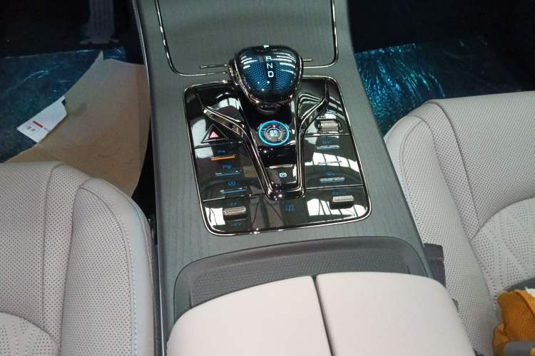 Used BYD Han 2025 DM-i Intelligent Driving Edition 125KM LiDAR Flagship Model
