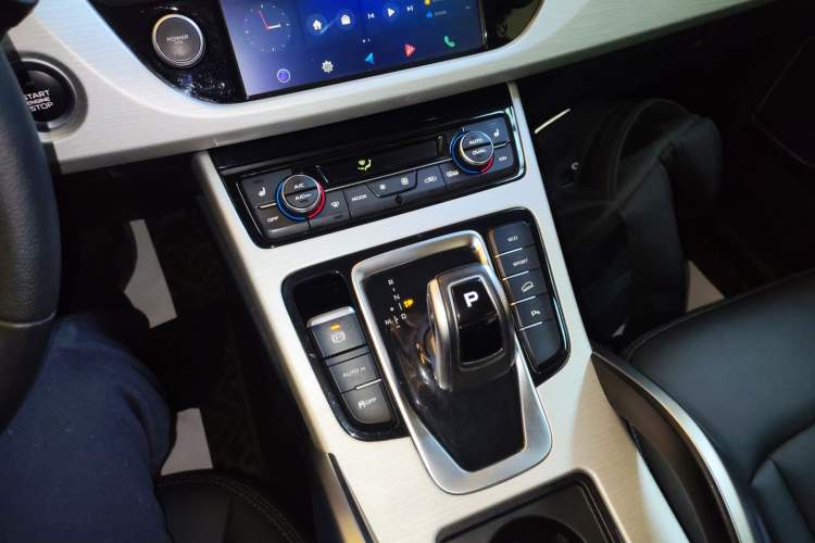 Used Geely Auto Emgrand X7 Sport 2020 1.8TD DCT Two-Wheel Drive Smart Connect 4G-Enabled Version
