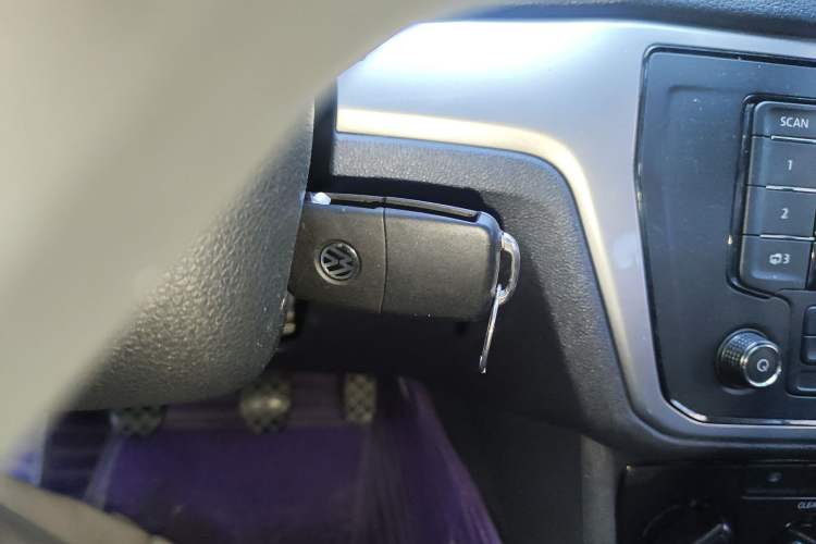 Used Volkswagen Lavida 2015 1.6L Manual Fashion Edition
