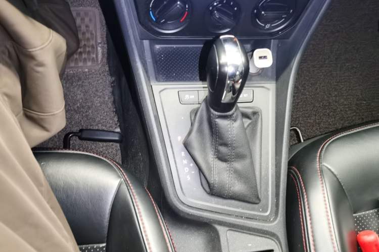 Used Volkswagen Gran Lavida 2015 1.6L Automatic Fashion Edition
