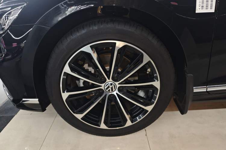 Used Volkswagen Magotan 2025 Zhongxiang Version 330TSI DSG Luxury Edition