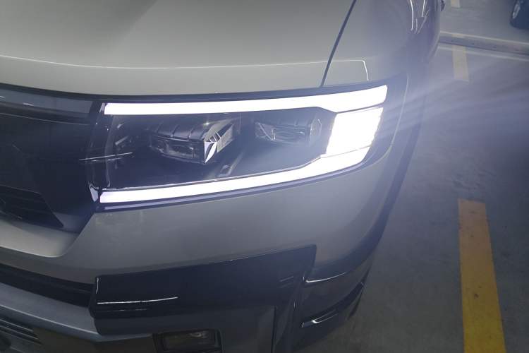 Used  Leopard 8 2025 Smart & Brave Flagship Edition 7 Seats
