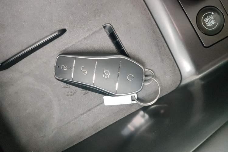 Used BYD Song L EV 2025 Intelligent Driving Version 602 km Range LiDAR-equipped All-Wheel-Drive Type
