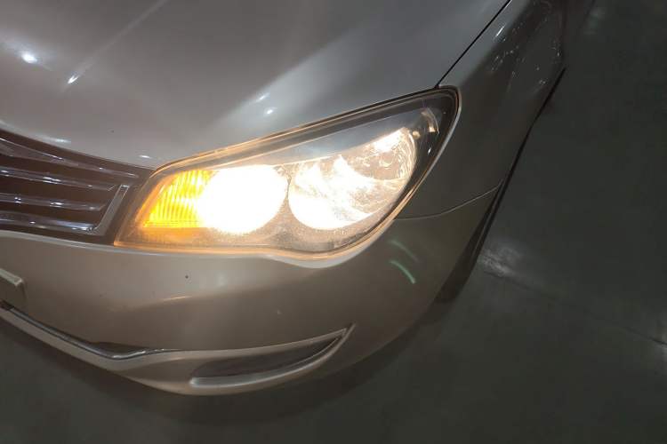 Used Roewe 350 2015 1.5L Automatic Luxury Sunroof Edition
