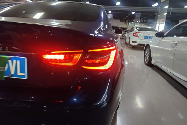 Used Infiniti Q50L 2018 2.0T Enjoyment Version China VI Standard
