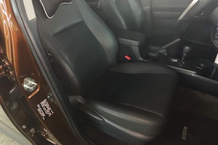 Used Toyota RAV4 2019 2.0L CVT Two-Wheel Drive Fashion X Limited Edition China V Standard
