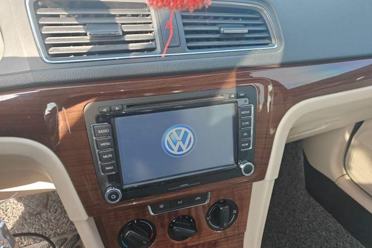 Used Volkswagen Lavida 2013 Restyled Classic 1.6L Manual Comfort Edition
