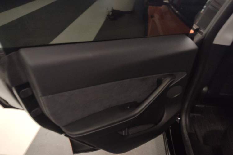 Used Tesla Model Y 2023 Rear-Wheel-Drive Version
