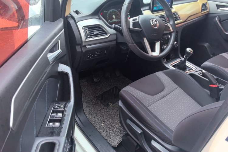 Used BAIC Weiwang M50F 2017 1.3T Standard Model
