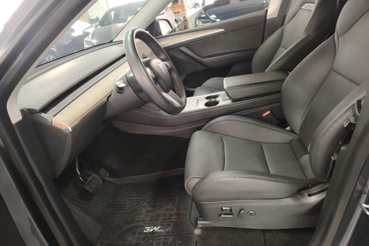 Used Tesla Model Y 2022 Long-Range All-Wheel-Drive Version