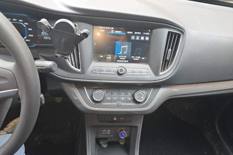 Used Roewe 360 2015 1.5L manual luxury edition