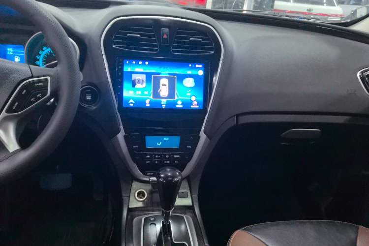 Used GAC Trumpchi GS5 Super 2015 2.0L Automatic Two-Wheel Drive Luxury Navigation Edition
