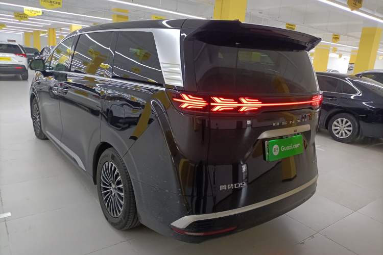 Used Denza D9 2025 DM-i Intelligent Drive 1020 Four-Wheel Drive Flagship Model