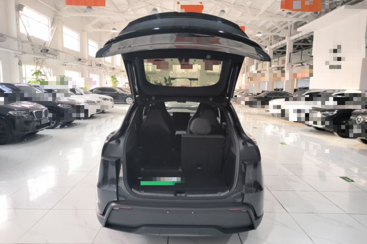 Used Tesla Model Y L 2025 Long-Range All-Wheel-Drive Version
