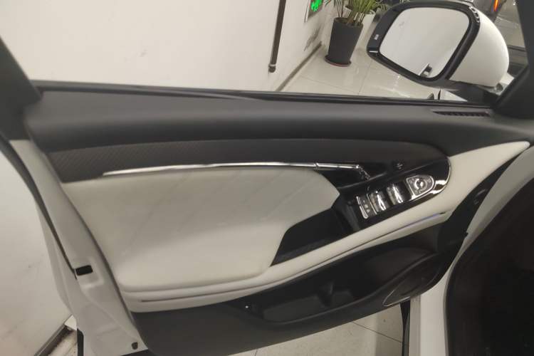 Used VOYAH FREE 2025 318 318 km Rear-Drive Touring Edition
