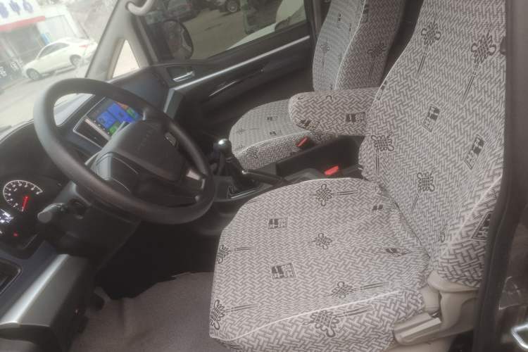 Used FORTHING Lingzhi 2023 M5L 1.6L Base Model 5 Seats
