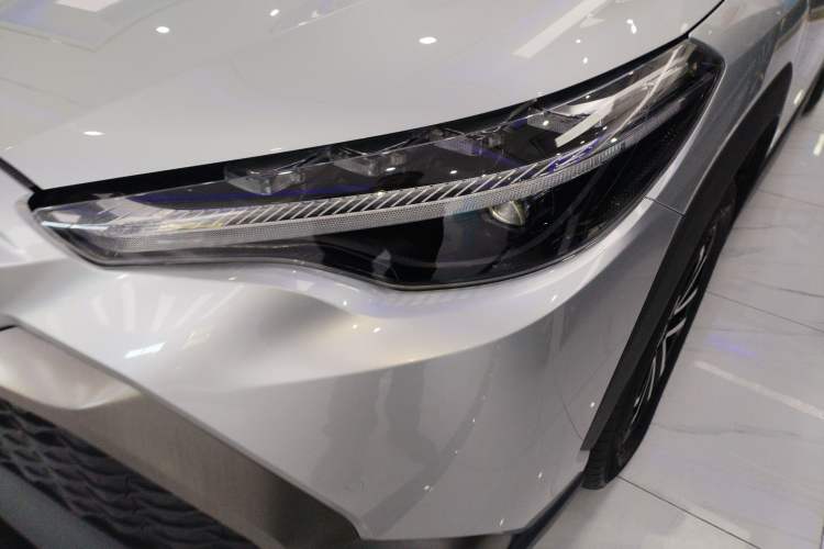 Used Toyota FRONTLANDER 2023 2.0L Smart Electric Hybrid Dual-Engine Deluxe Version
