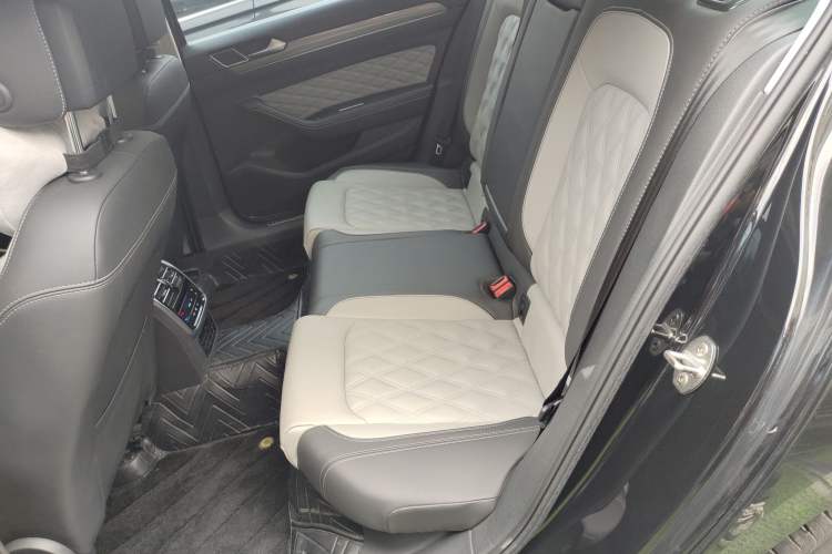 Used Volkswagen Magotan 2023 2 Million Units Limited Edition 330TSI DSG Leading Version
