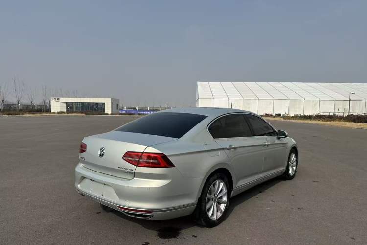 Used Volkswagen Magotan 2019 330TSI DSG Leading Edition China V Standard
