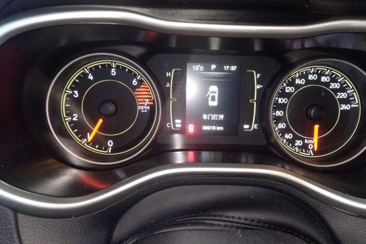 Used  Cherokee 2016 2.4L Leading Edition