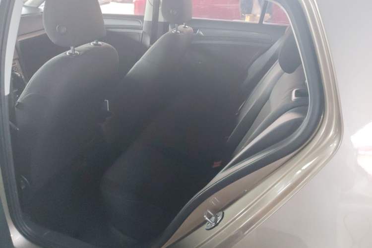 Used Volkswagen Golf 2016 1.6L Automatic Fashion Model
