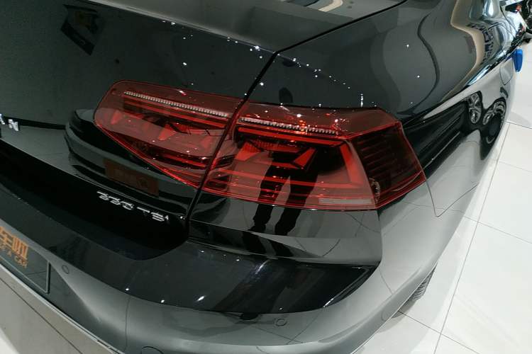 Used Volkswagen Magotan 2023 2 Million Units Limited Edition 330TSI DSG Leading Version
