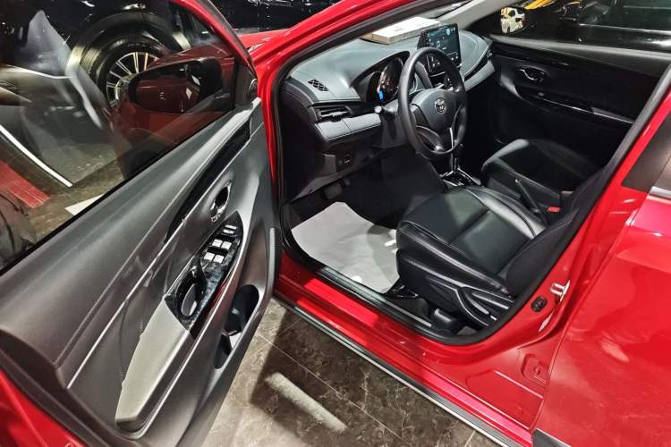 Used Toyota YARiS L 2021 X-Trail 1.5L CVT Luxury Edition
