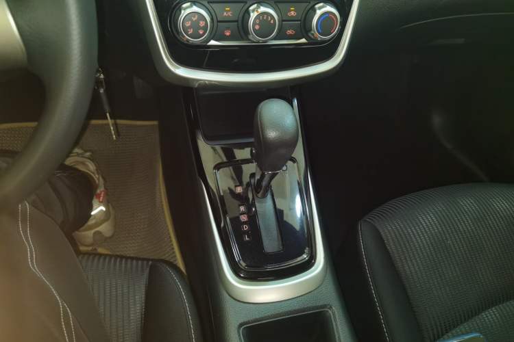 Used Nissan Tiida 2016 1.6L CVT Cool Dynamic Edition
