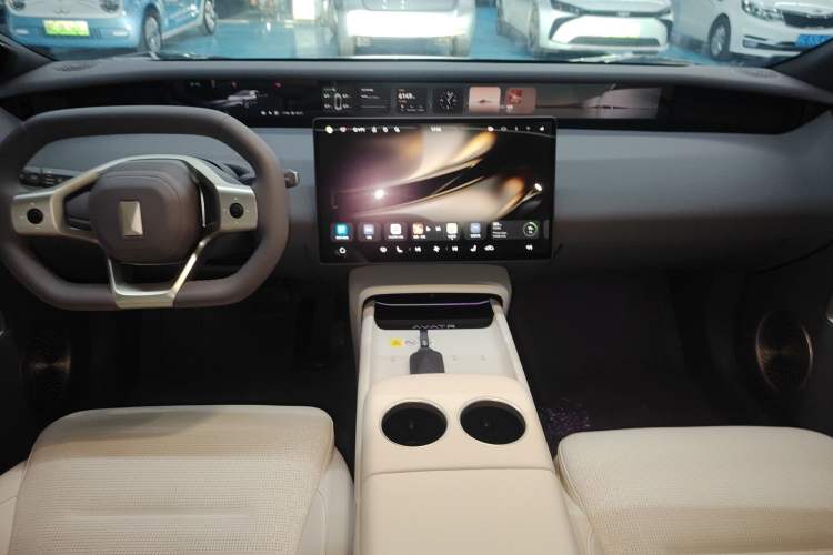 Used  06 2025 Max Extended-Range Edition