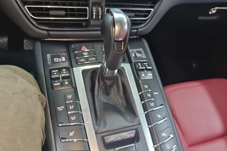 Used Porsche Macan 2018 Macan 2.0T