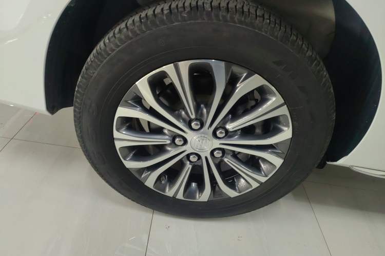 Used Buick GL8 2023 Land Executive Class Deluxe Model
