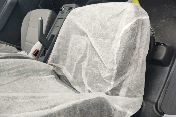 Used Wuling Yangguang 2024 300KM Comfort Version Passenger Van 75kW
