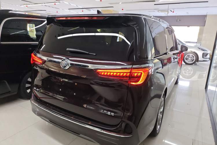 Used Buick GL8 2022 Avenir Aivia 7-Seater Deluxe Edition
