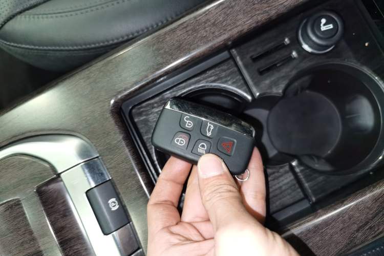 Used Land Rover Discovery Sport 2018 240 PS SE Version