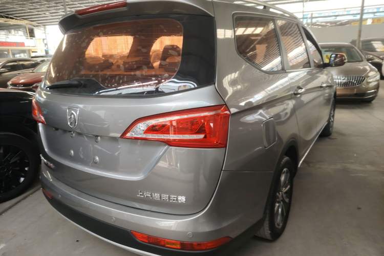 Used Baojun 730 2017 1.5T Manual Fashion Version 7 Seats China V Emission Standard
