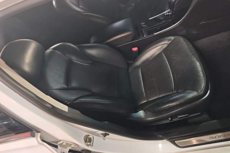 Used Hyundai Sonata 2014 2.4L Automatic Luxury Version China IV Standard
