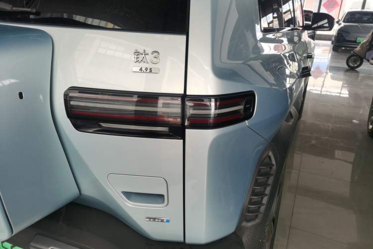 Used Formula Leopard Titanium 3 2025 501 km All-Wheel Drive Intelligent Driving Max Edition
