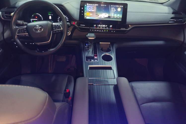 Used Toyota Sienna 2024 2.5L Hybrid Four-Wheel Drive Prestige Edition
