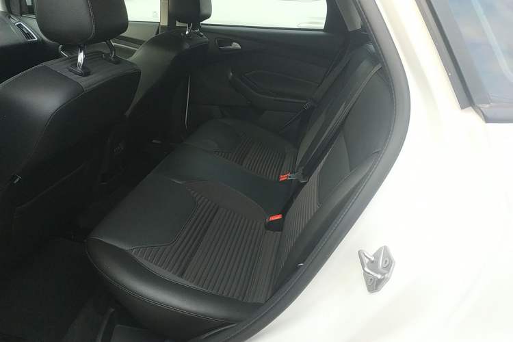 Used Ford Focus 2017 Hatchback 1.6L Automatic Fashion Edition Smart Drive Version
