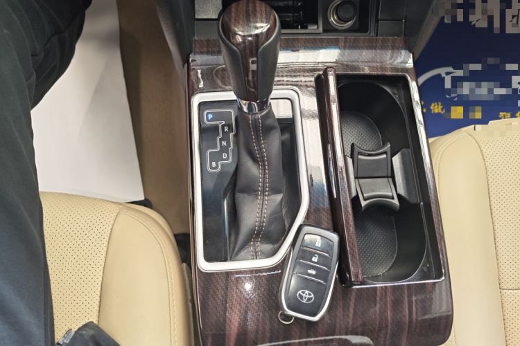 Used Toyota Camry 2016 Dual-Engine 2.5 HG 10th Anniversary Deluxe Navigation Edition
