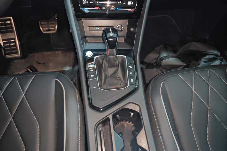 Used Volkswagen Tiguan L 2024 Outstanding Model 330TSI Automatic Two-Wheel Drive R-Line Dragon Glory Edition