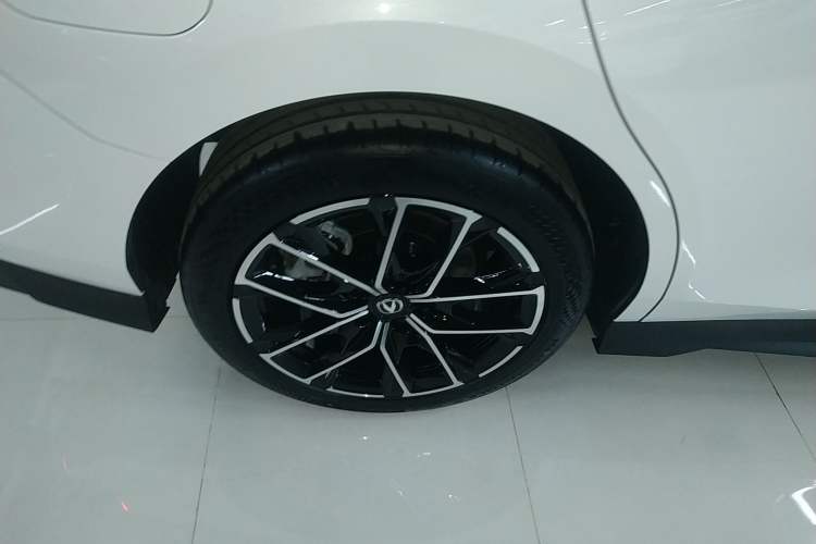 Used Changan UNI-V iDD 2024 Blue Whale Smart Electric iDD 136km ZhiKu Model