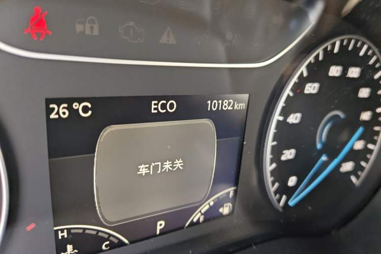 Used JMC Fushun 2025 2.0T 8AT Diesel Short-Wheelbase Low-Roof Commercial Multi-Purpose Passenger Vehicle with 5/6 Seats and Liftgate Tailgate