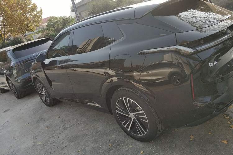 Used Lynk & Co 08 EM-P 2023 120km Long-Range Pro