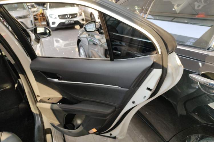 Used Toyota Camry 2023 2.0G Luxury Edition
